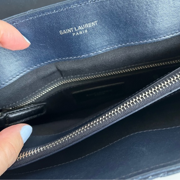 Saint Laurent Medium LouLou  ❌ Pending Sale ❌ - Picture 10 of 16